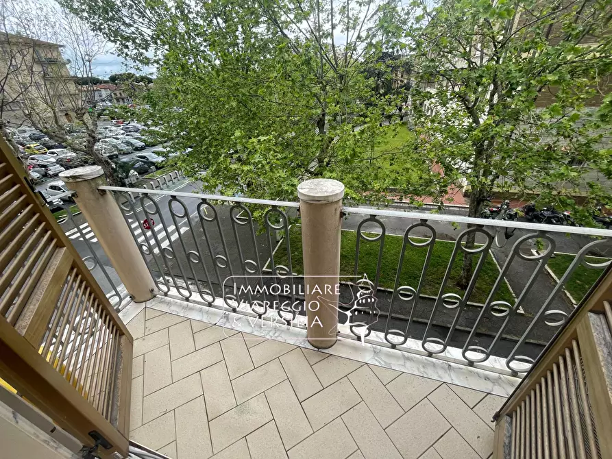 Immagine 2 di Appartamento in vendita  in via Cesare Battisti 1 a Viareggio