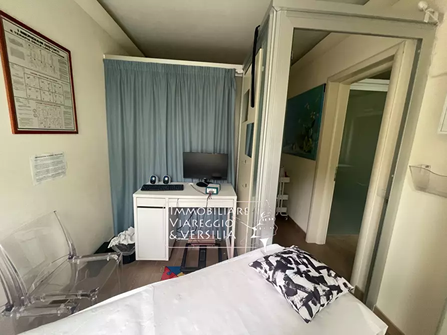 Immagine 10 di Appartamento in vendita  in via Cesare Battisti 1 a Viareggio