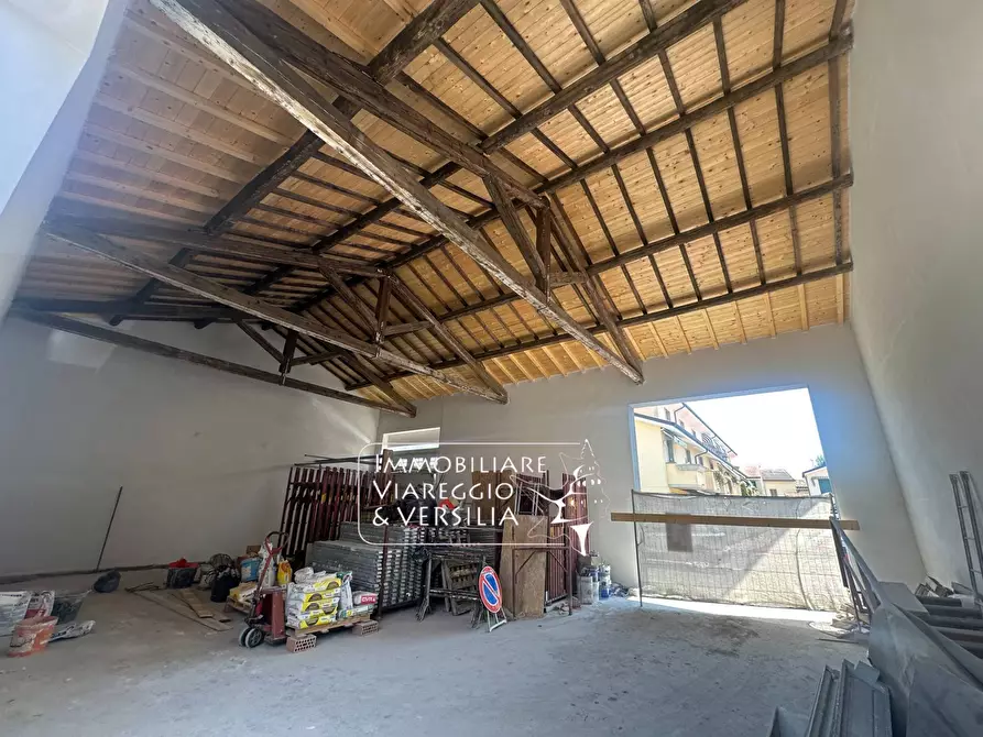 Immagine 1 di Magazzino in affitto  in Virgilio 20 a Viareggio