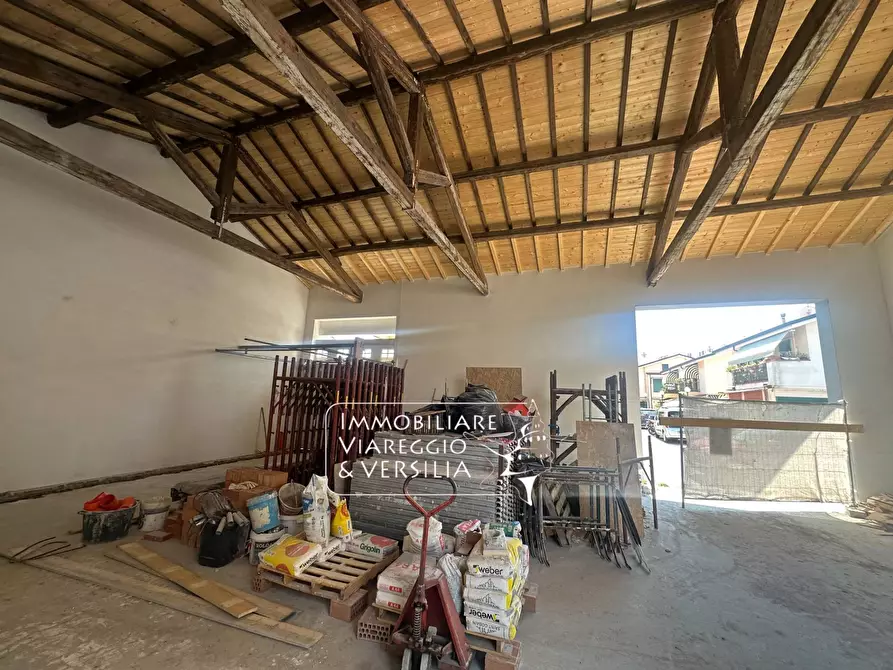 Immagine 6 di Magazzino in affitto  in Virgilio 20 a Viareggio