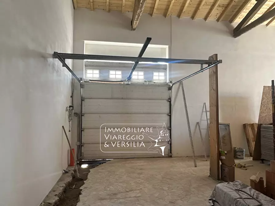 Immagine 9 di Magazzino in affitto  in Virgilio 20 a Viareggio