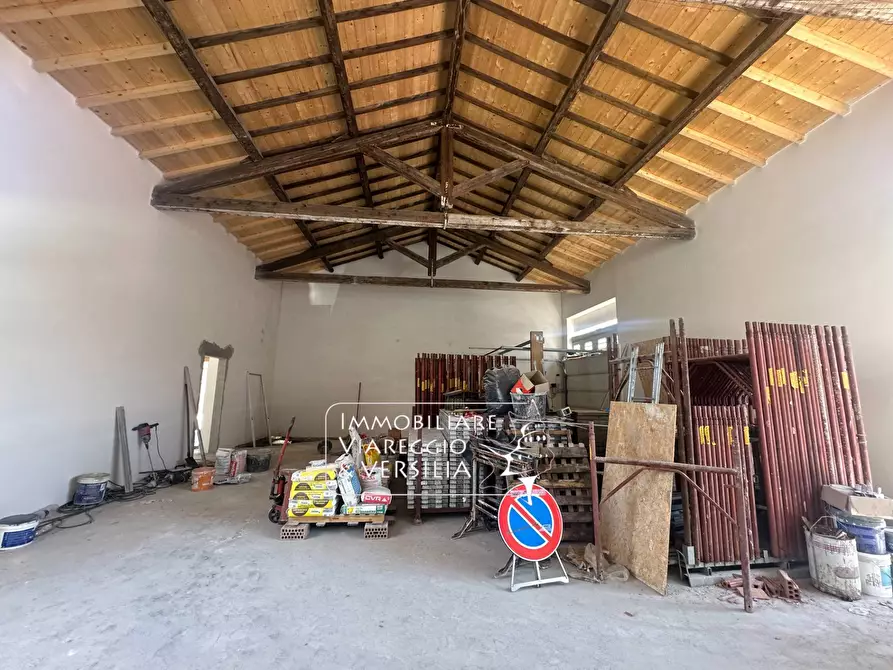 Immagine 10 di Magazzino in affitto  in Virgilio 20 a Viareggio
