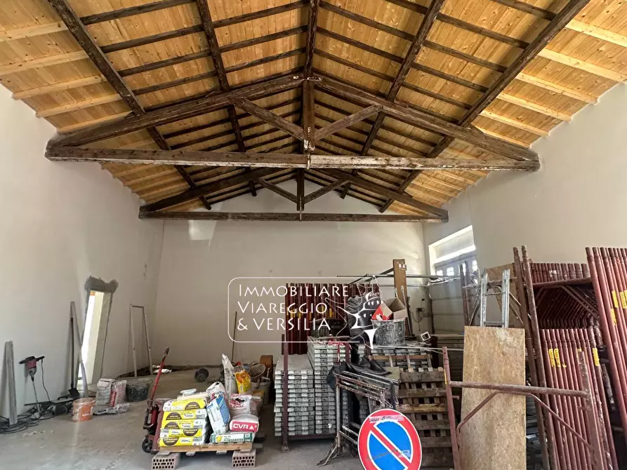 Immagine 2 di Magazzino in affitto  in Virgilio 20 a Viareggio