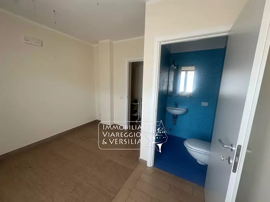 Immagine 17 di Appartamento in vendita  in via Cesare Battisti 1 a Viareggio