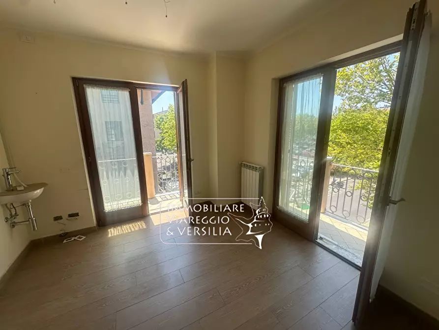 Immagine 18 di Appartamento in vendita  in via Cesare Battisti 1 a Viareggio