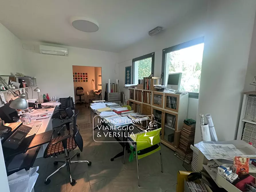 Immagine 2 di Capannone industriale in vendita  in via dei Carpentieri a Camaiore