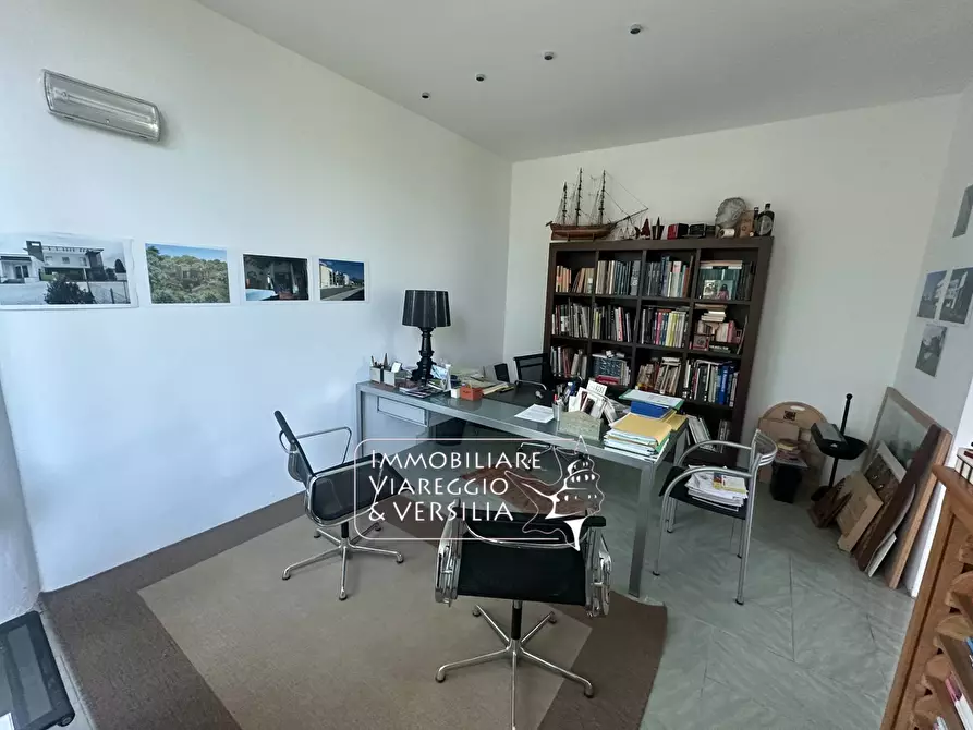 Immagine 18 di Capannone industriale in vendita  in via dei Carpentieri a Camaiore