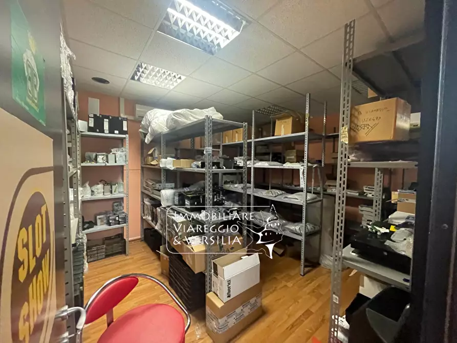 Immagine 5 di Magazzino in vendita  in via Libeccio 47 a Viareggio