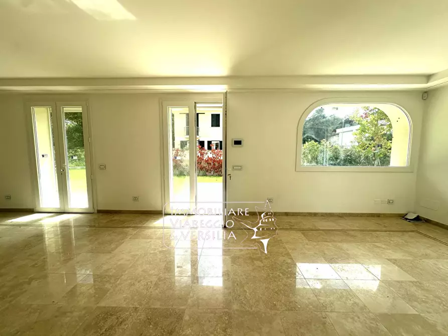 Immagine 8 di Appartamento in vendita  in via Digione a Viareggio