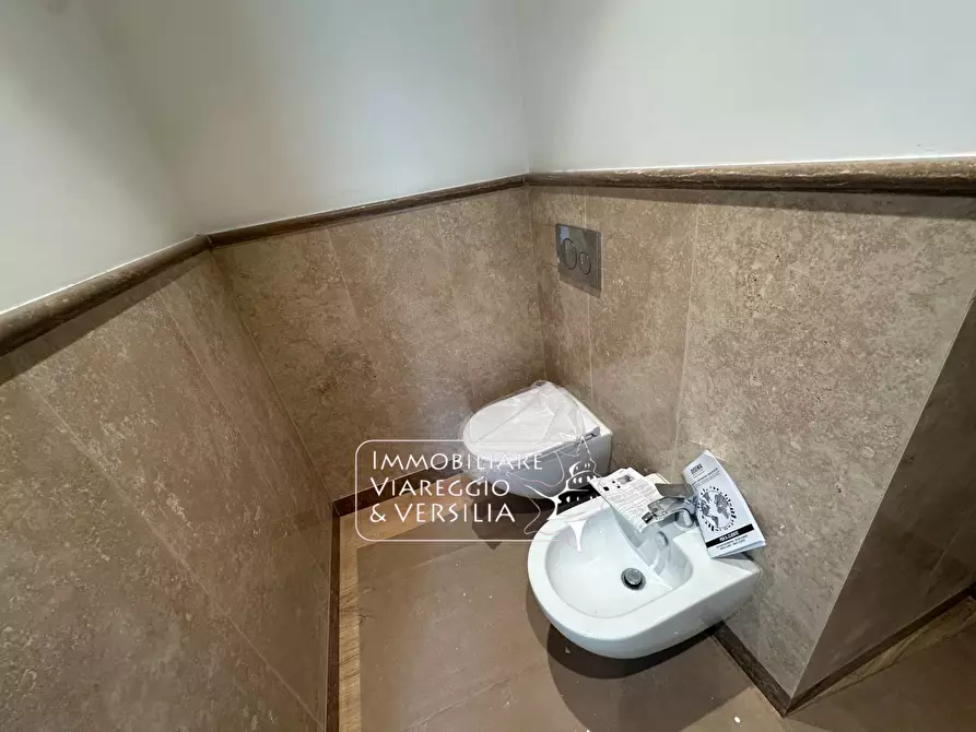 Immagine 13 di Appartamento in vendita  in via Digione a Viareggio