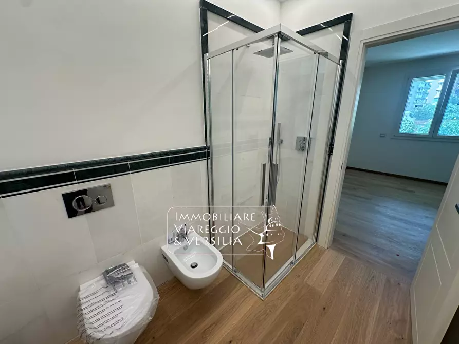 Immagine 14 di Appartamento in vendita  in via Digione a Viareggio