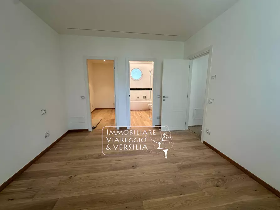 Immagine 15 di Appartamento in vendita  in via Digione a Viareggio