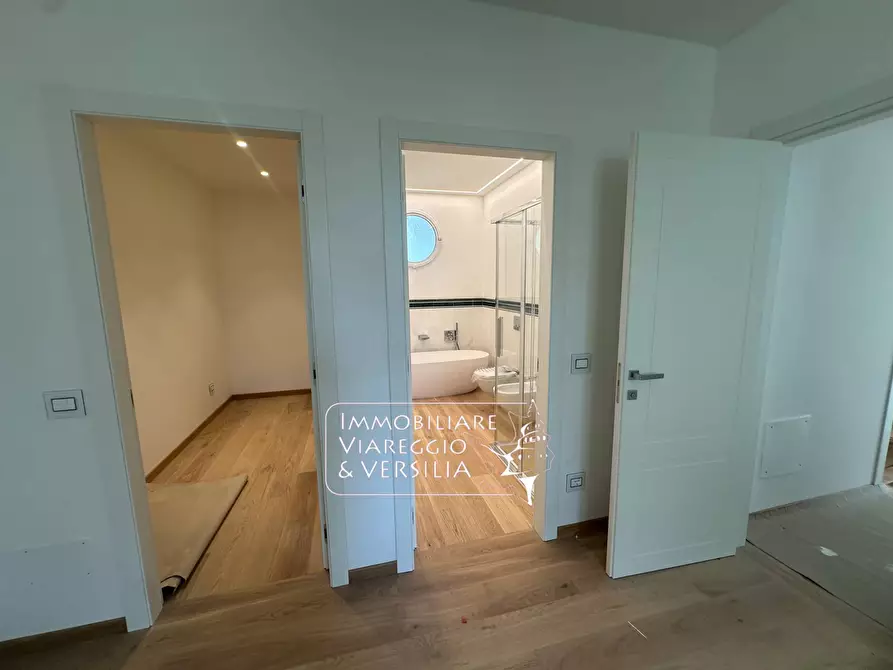 Immagine 16 di Appartamento in vendita  in via Digione a Viareggio