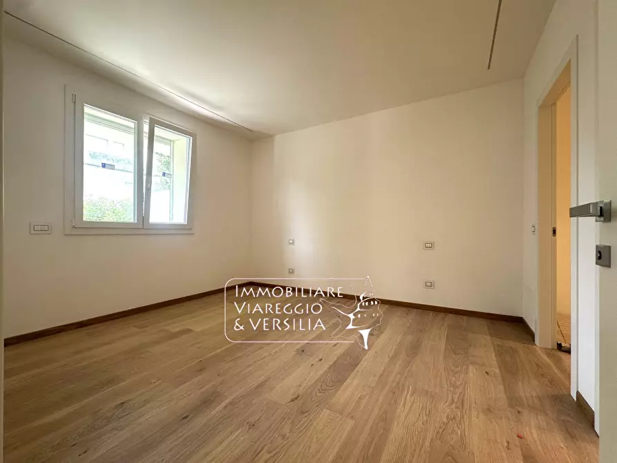 Immagine 17 di Appartamento in vendita  in via Digione a Viareggio