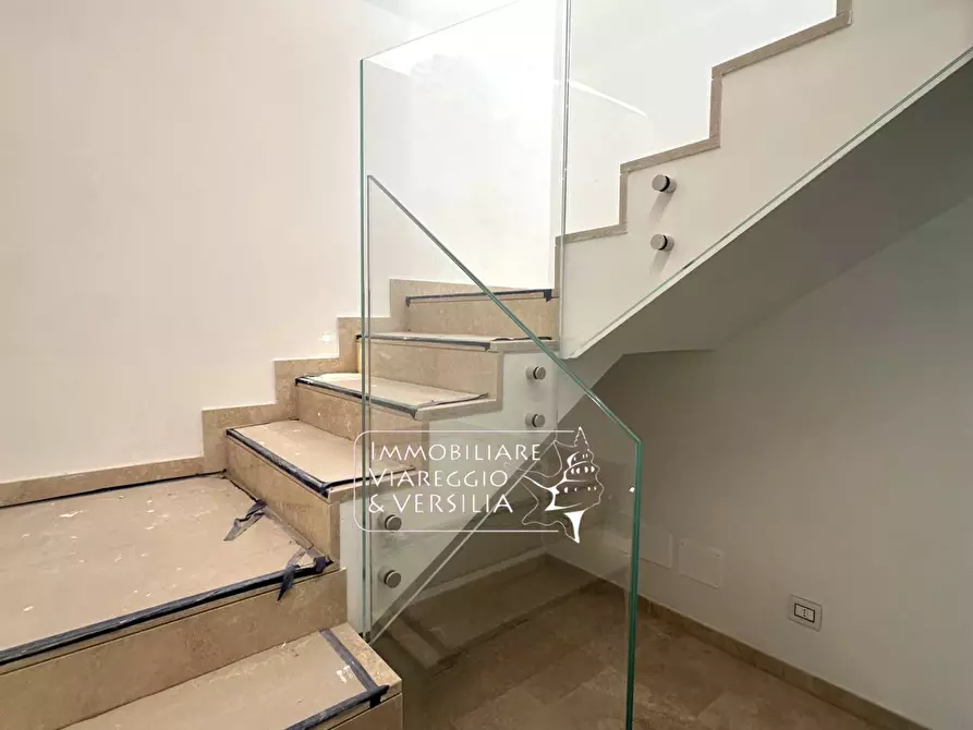 Immagine 19 di Appartamento in vendita  in via Digione a Viareggio