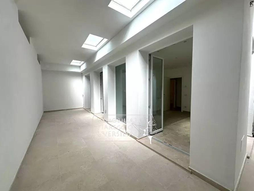 Immagine 20 di Appartamento in vendita  in via Digione a Viareggio