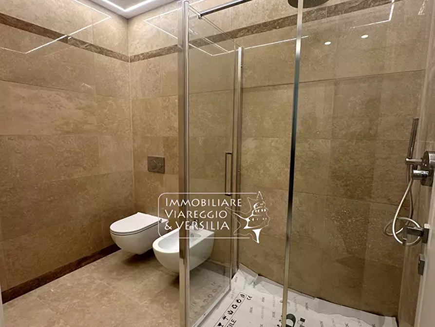 Immagine 22 di Appartamento in vendita  in via Digione a Viareggio