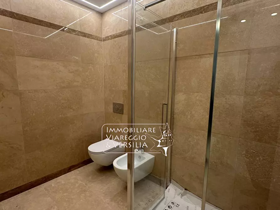 Immagine 23 di Appartamento in vendita  in via Digione a Viareggio