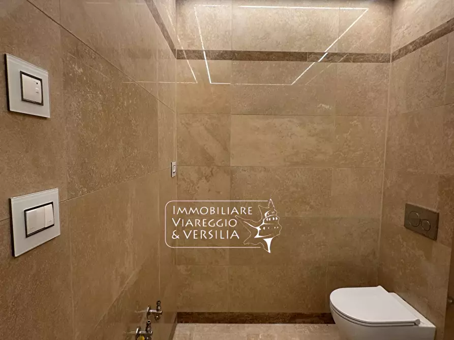 Immagine 24 di Appartamento in vendita  in via Digione a Viareggio