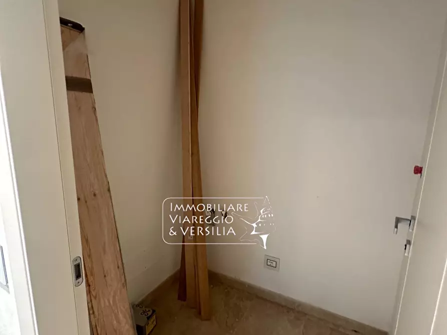 Immagine 25 di Appartamento in vendita  in via Digione a Viareggio