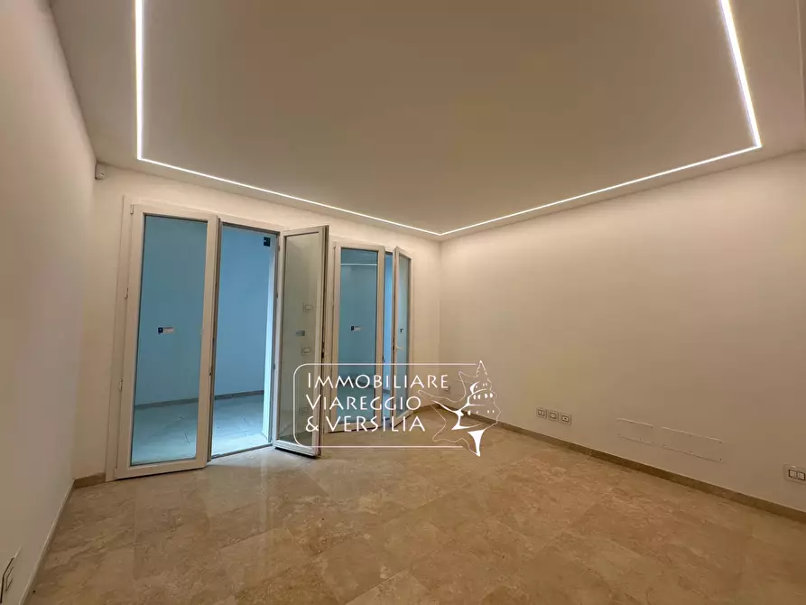 Immagine 26 di Appartamento in vendita  in via Digione a Viareggio