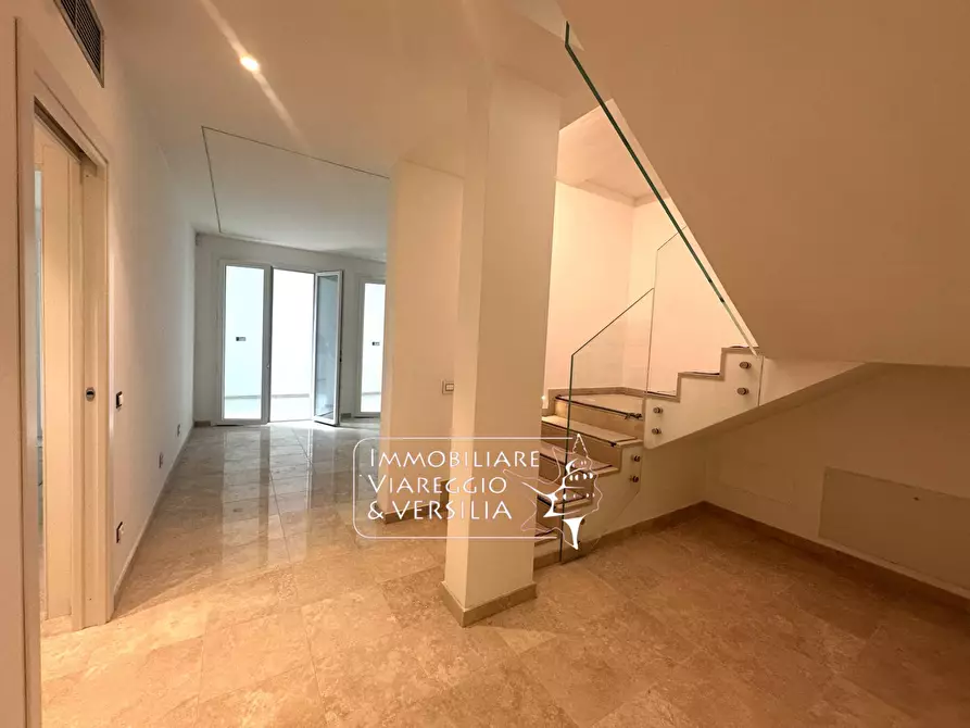 Immagine 27 di Appartamento in vendita  in via Digione a Viareggio