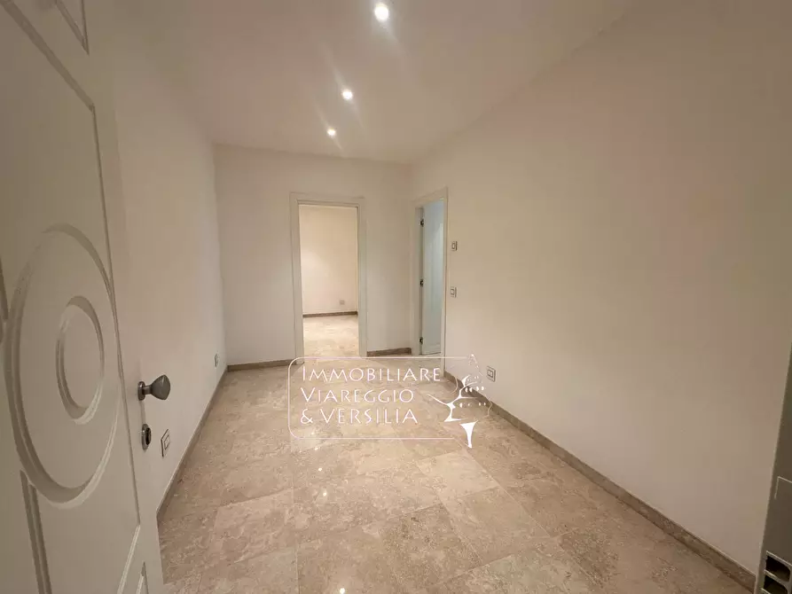 Immagine 29 di Appartamento in vendita  in via Digione a Viareggio