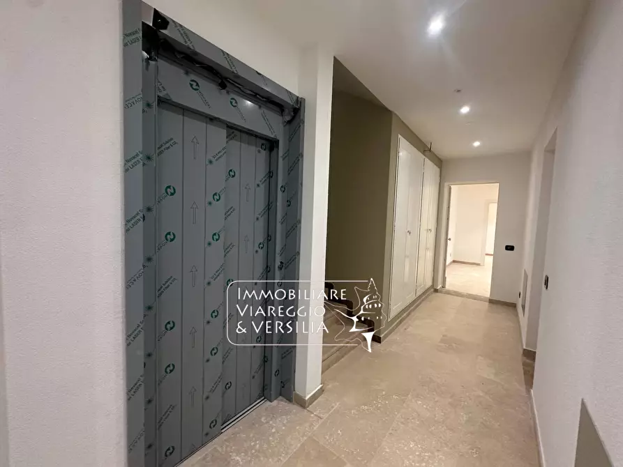 Immagine 30 di Appartamento in vendita  in via Digione a Viareggio