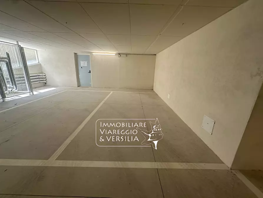 Immagine 31 di Appartamento in vendita  in via Digione a Viareggio