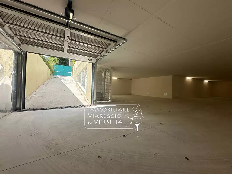 Immagine 33 di Appartamento in vendita  in via Digione a Viareggio