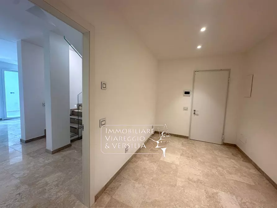 Immagine 34 di Appartamento in vendita  in via Digione a Viareggio