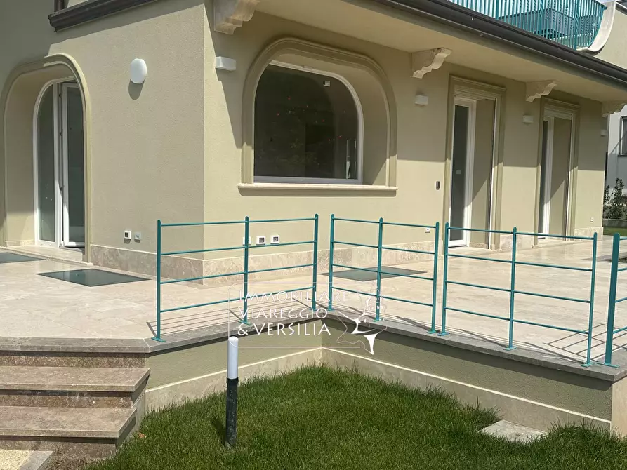 Immagine 41 di Appartamento in vendita  in via Digione a Viareggio