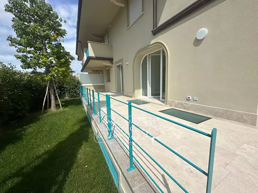 Immagine 44 di Appartamento in vendita  in via Digione a Viareggio