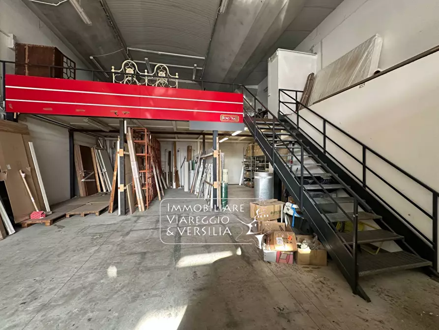 Immagine 4 di Magazzino in vendita  in vi delle Bocchette a Camaiore