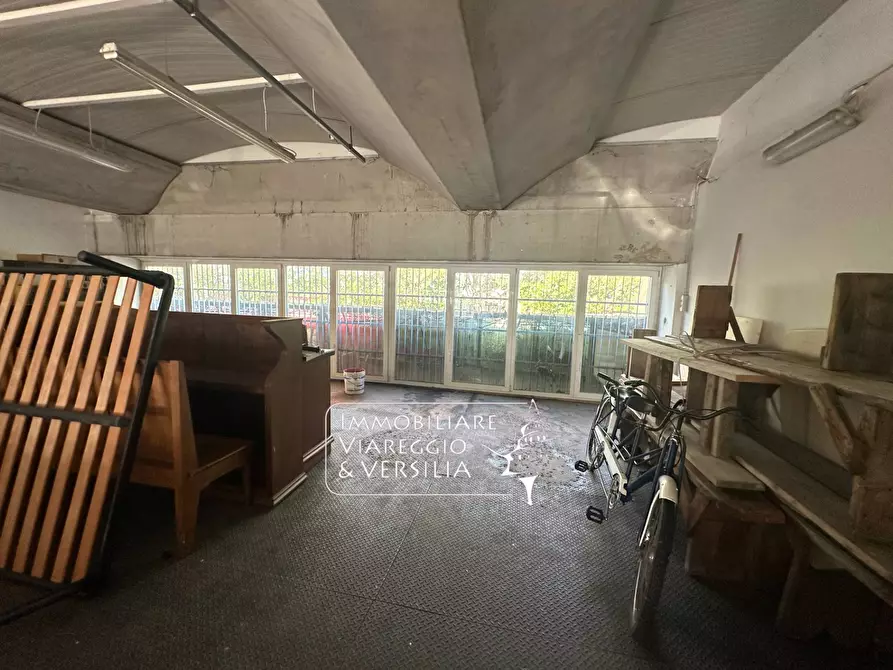 Immagine 5 di Magazzino in vendita  in vi delle Bocchette a Camaiore