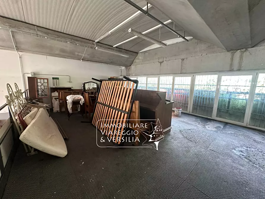 Immagine 8 di Magazzino in vendita  in vi delle Bocchette a Camaiore