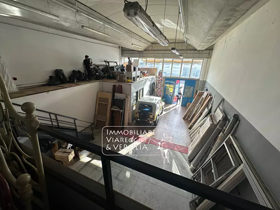 Immagine 3 di Magazzino in vendita  in vi delle Bocchette a Camaiore