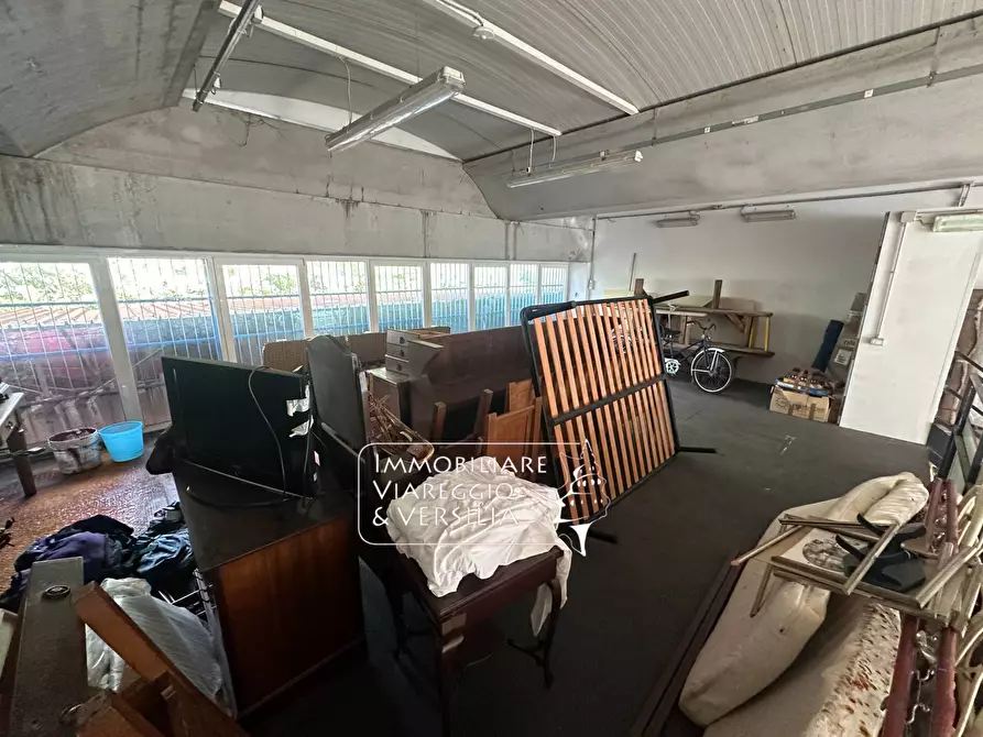 Immagine 10 di Magazzino in vendita  in vi delle Bocchette a Camaiore