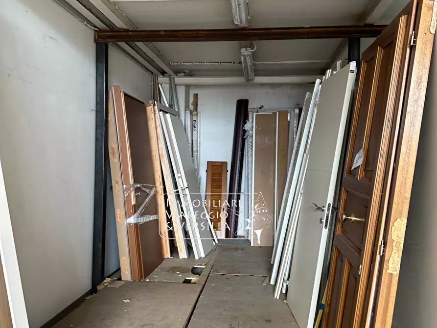 Immagine 12 di Magazzino in vendita  in vi delle Bocchette a Camaiore