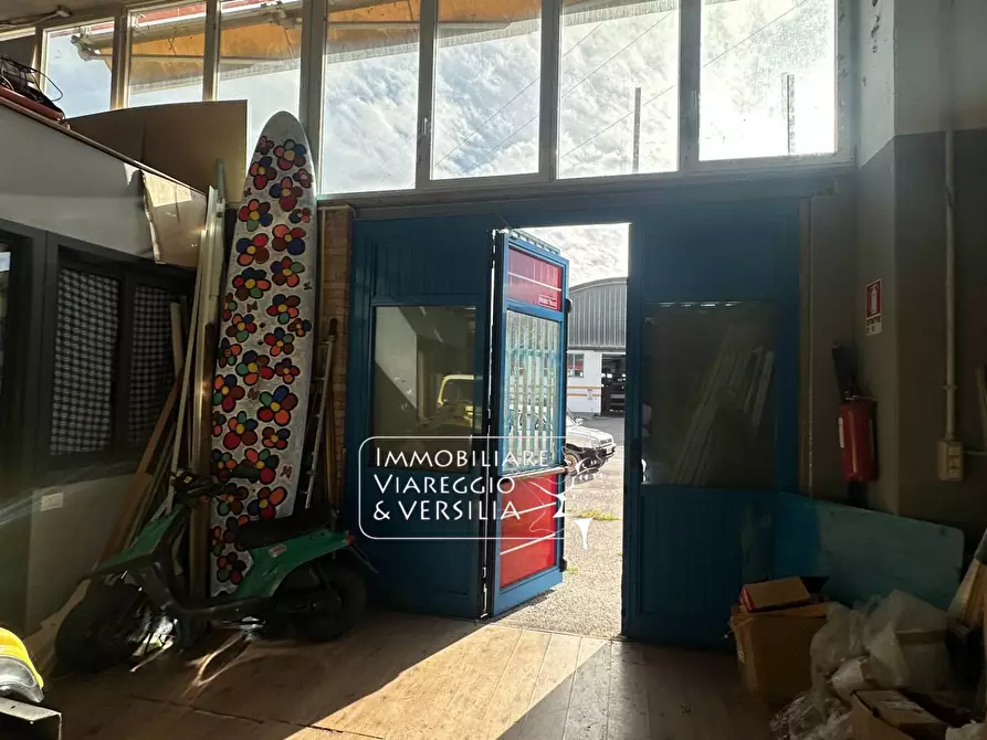 Immagine 7 di Magazzino in vendita  in vi delle Bocchette a Camaiore