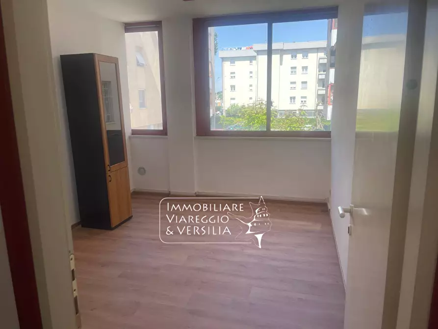 Immagine 7 di Capannone industriale in affitto  in via dei Lecci a Viareggio