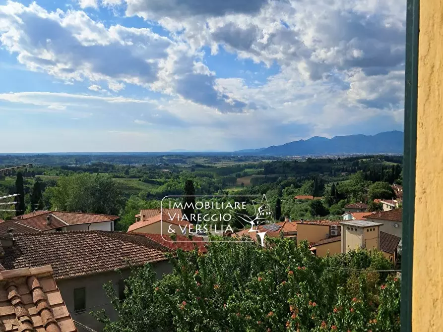 Immagine 2 di Appartamento in vendita  in via del Castello 37 a Viareggio