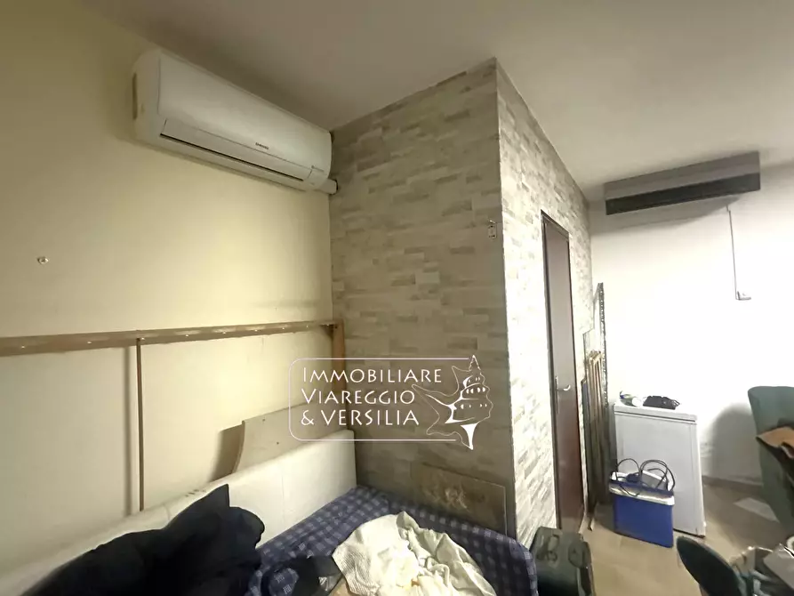 Immagine 2 di Appartamento in vendita  in via dei Lecci 79 a Viareggio