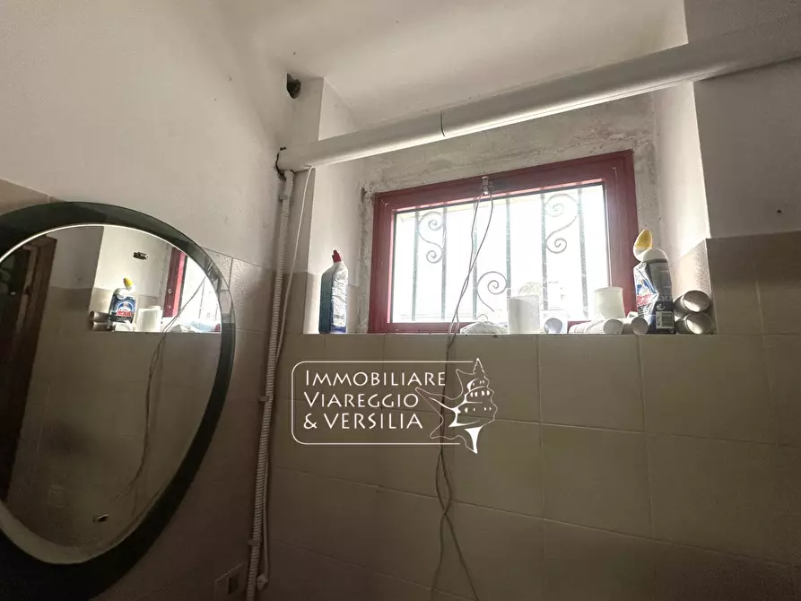 Immagine 5 di Appartamento in vendita  in via dei Lecci 79 a Viareggio