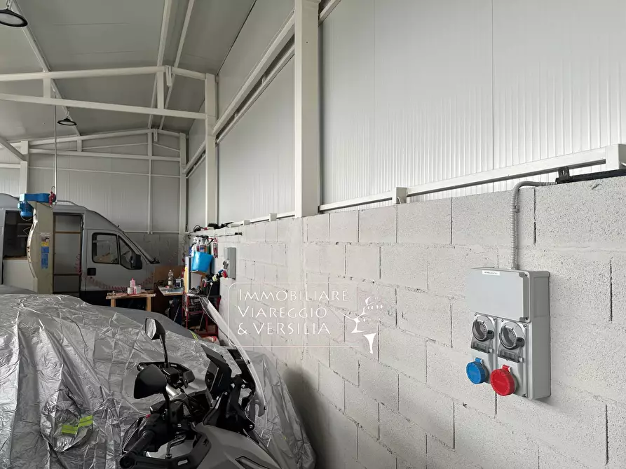 Immagine 5 di Magazzino in vendita  in via del Guado a Massarosa