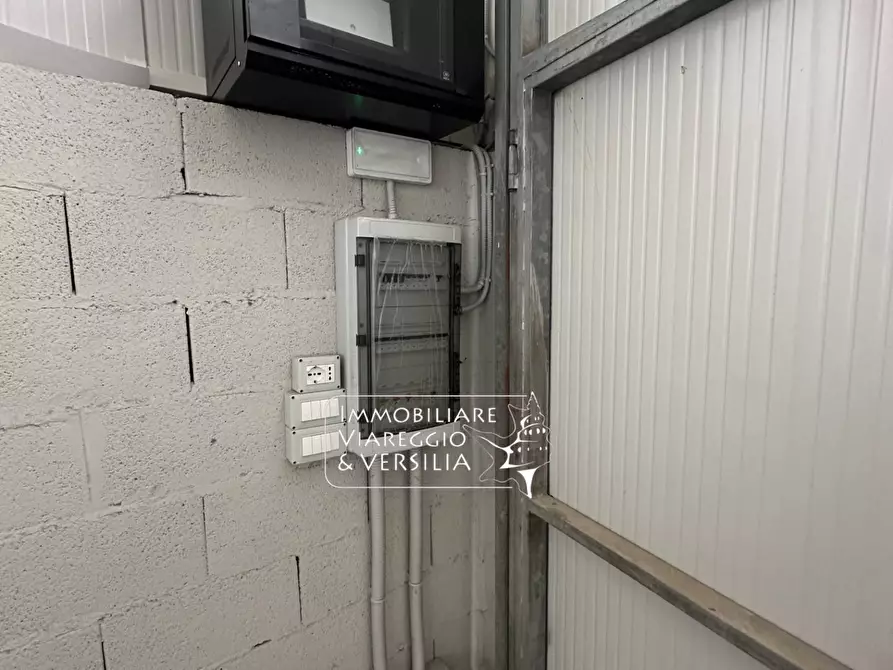 Immagine 6 di Magazzino in vendita  in via del Guado a Massarosa