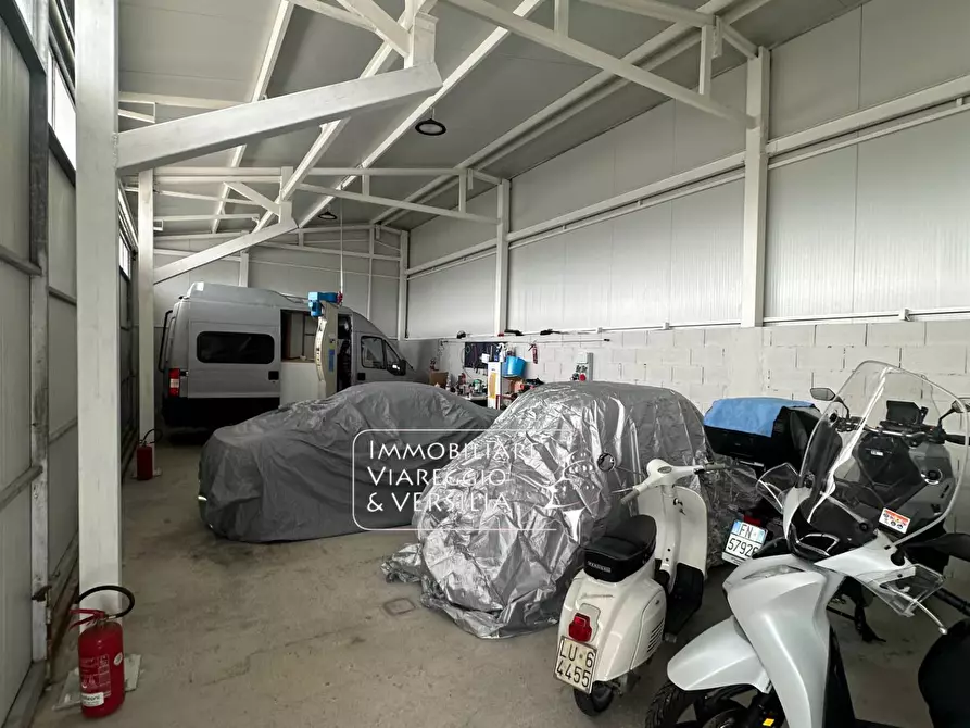 Immagine 7 di Magazzino in vendita  in via del Guado a Massarosa