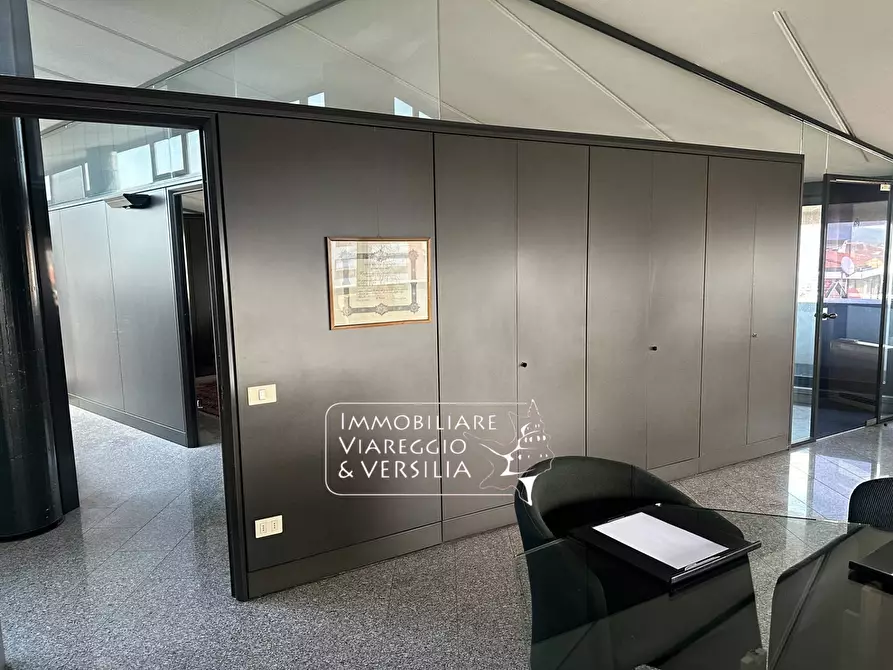 Immagine 3 di Ufficio in vendita  in Largo Risorgimento 8 a Viareggio