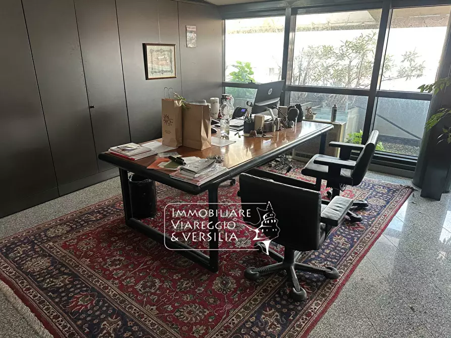 Immagine 4 di Ufficio in vendita  in Largo Risorgimento 8 a Viareggio
