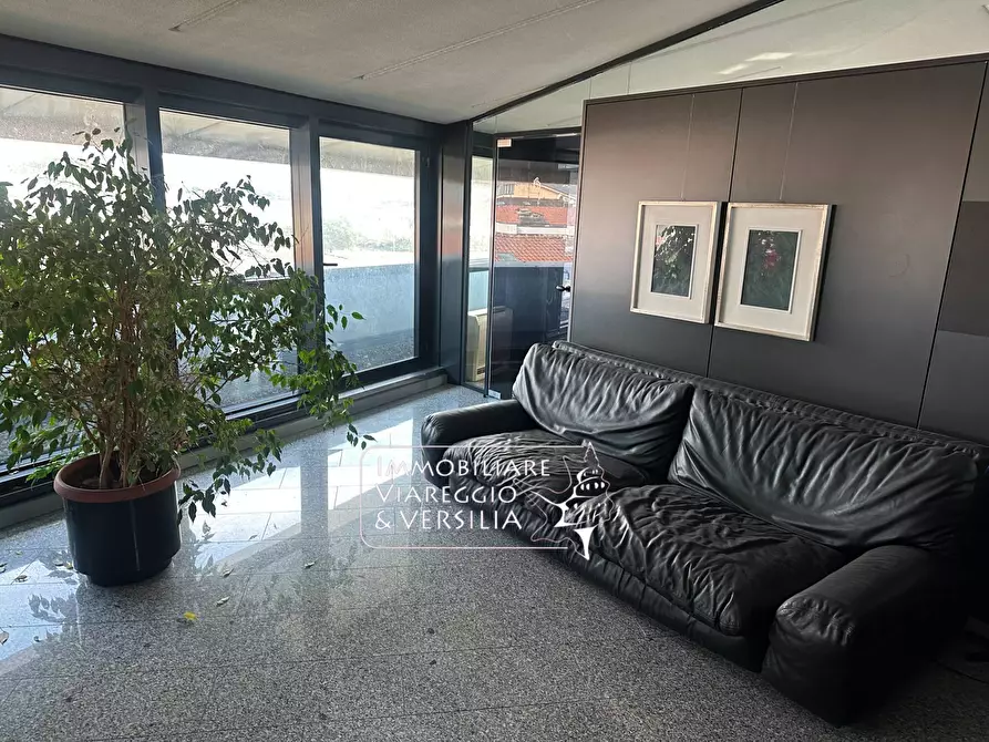 Immagine 8 di Ufficio in vendita  in Largo Risorgimento 8 a Viareggio